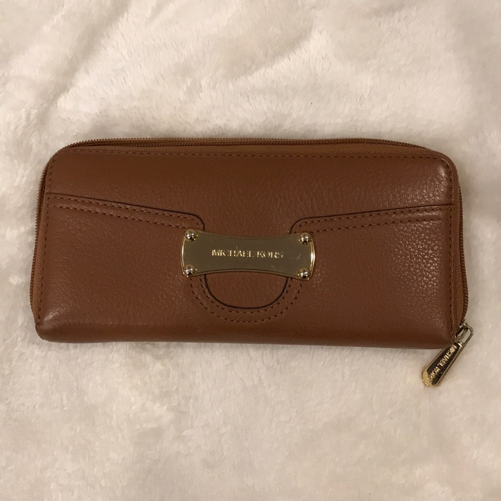 Michael kors zip wallet